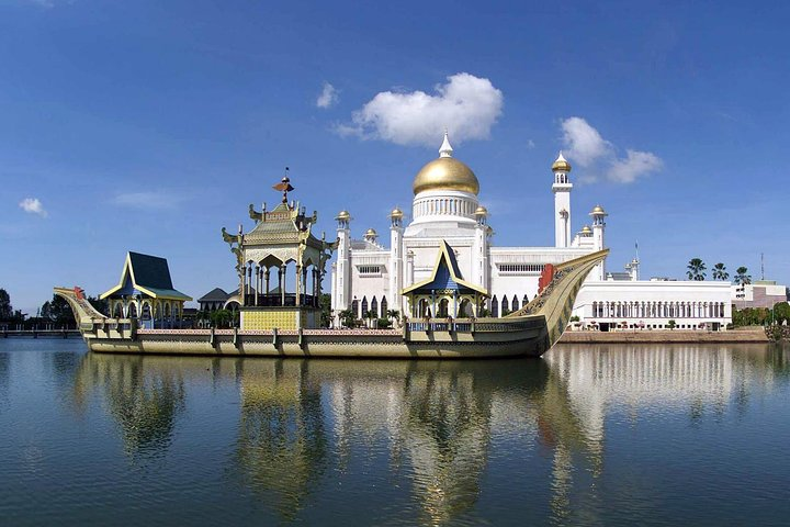 Brunei Half Day City Tour with Royal Regalia & Sultan Omar Ali Saifuddin Mosque - Photo 1 of 14