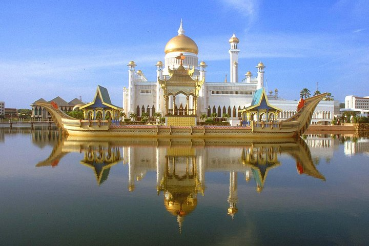 Brunei Half Day City Tour with Royal Regalia & Sultan Omar Ali Saifuddin Mosque - Photo 1 of 14