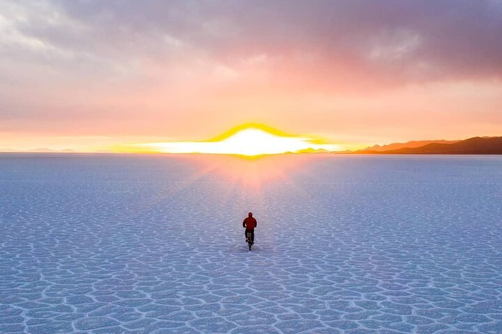 Uyuni: Guided Bicycle Tour of Uyuni Salt Flat with Lunch - Photo 1 of 2