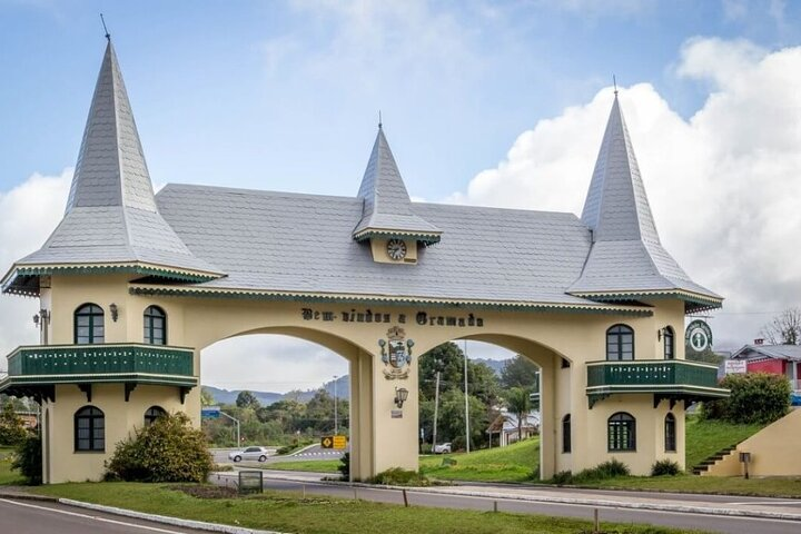 Private Premium Transfer from Porto Alegre to Gramado or Canela - Photo 1 of 15