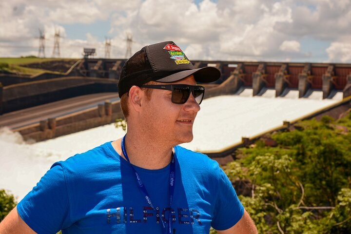 Binational Itaipu with guide Adilson.