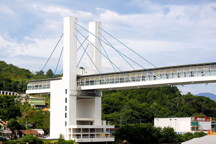 Shared Shuttle between Navegantes Airport and Balneário Camboriú Hotels - Photo 1 of 10