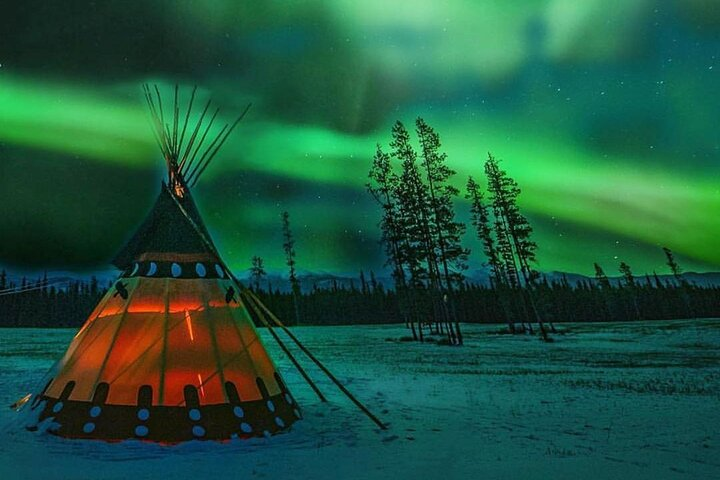 4-Day Guided Tour to Yellowknife Aurora Viewing - Photo 1 of 8
