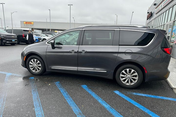 Calgary Airport (YYC) to Banff - Round-Trip Private Transfer - Photo 1 of 15