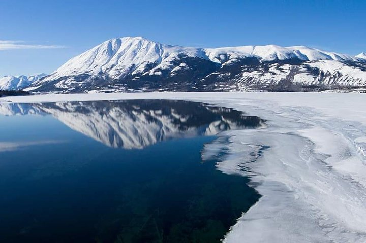 Bennett Lake
Beautiful and peaceful scenery will make you take a stroll on the sandy shores of this historical lake. 