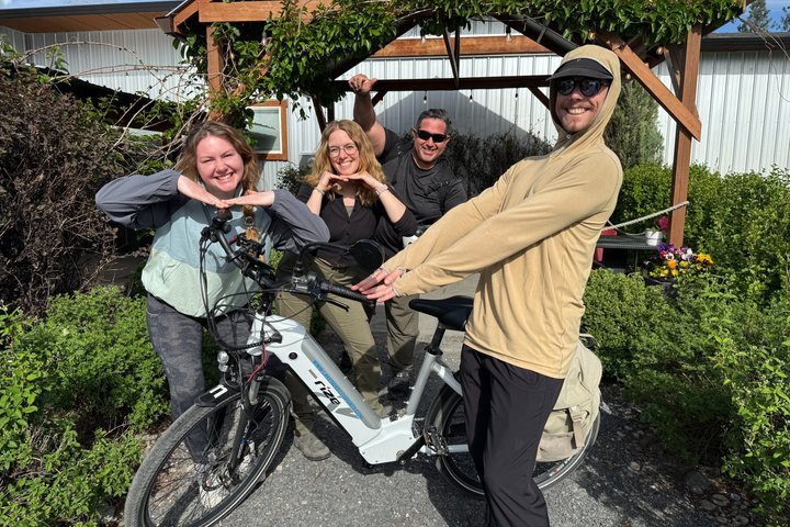 Kelowna E-Bike Bee Tour, Tastings, Organic Lunch & Audio Guide - Photo 1 of 20