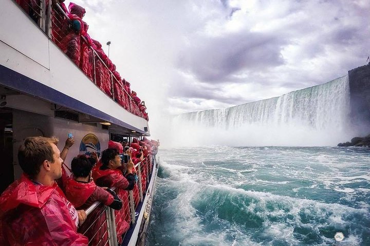 Toronto: Niagara Falls Day Tour with Whirlpool & Boat Cruise  - Photo 1 of 8