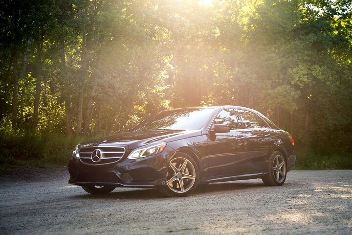 Private Luxury Calgary - Banff / Lake Louise Area 1 Way Transfer - Photo 1 of 7