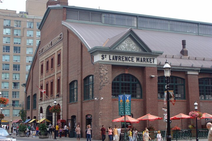 Private Food tour in Old Toronto with St Lawrence Market - Licensed tour guide - Photo 1 of 9