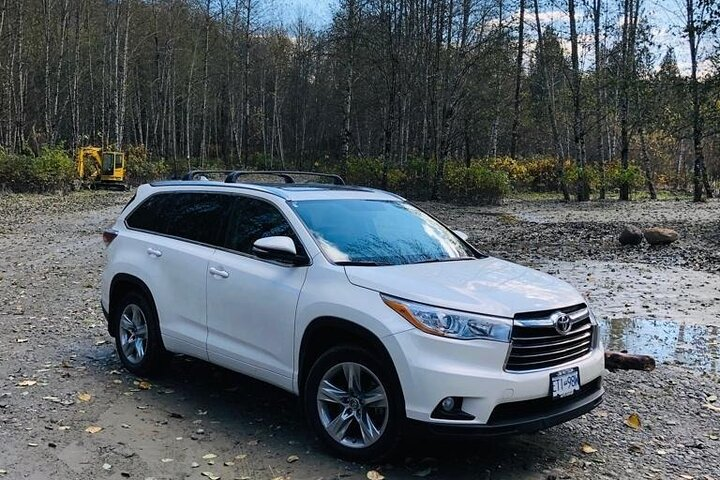 Tour 6 passengers vehicle