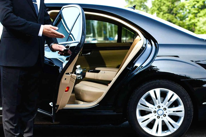 Luxury Sedan Transfer