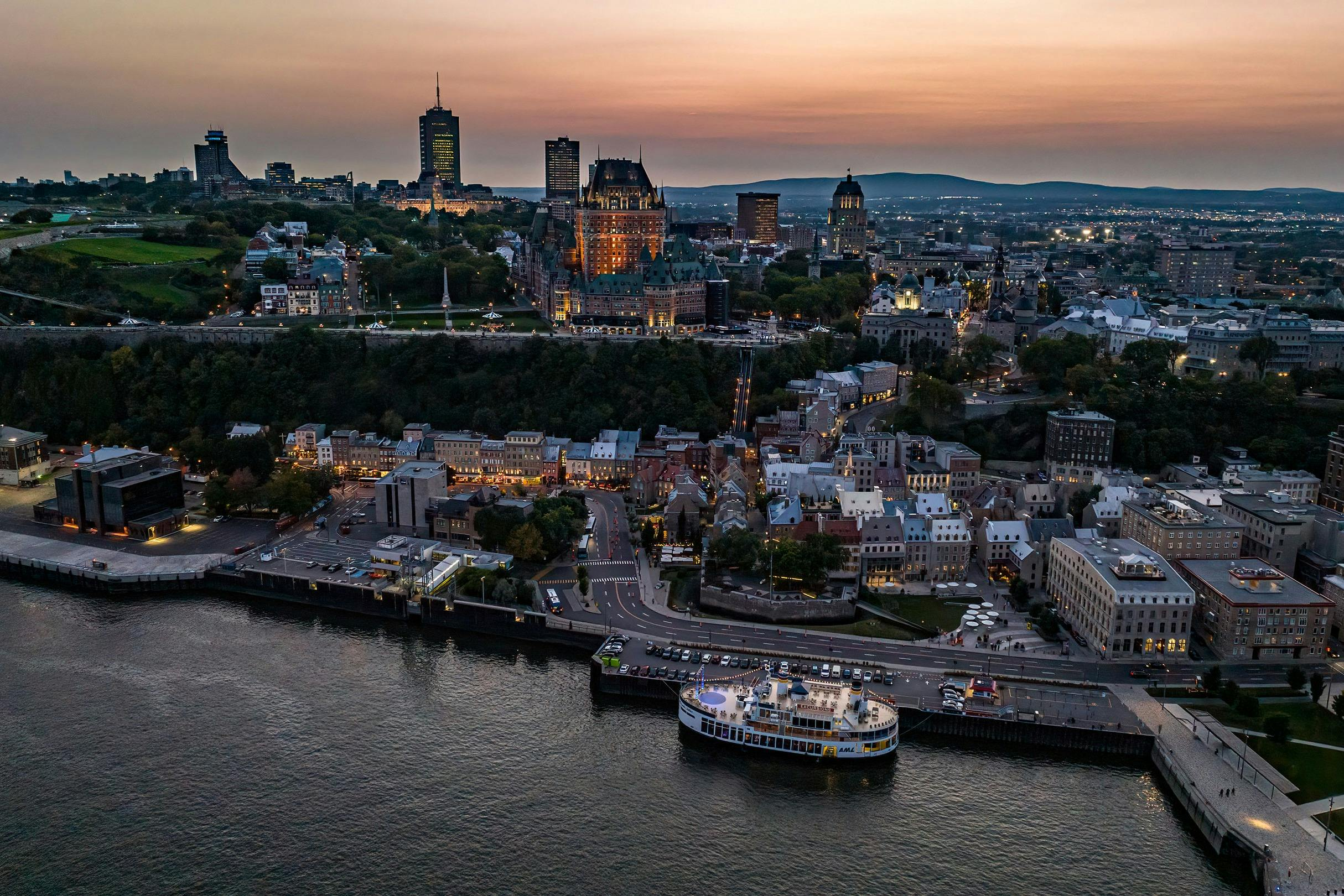 Quebec City: 3-Course Sightseeing Dinner Cruise - Photo 1 of 5