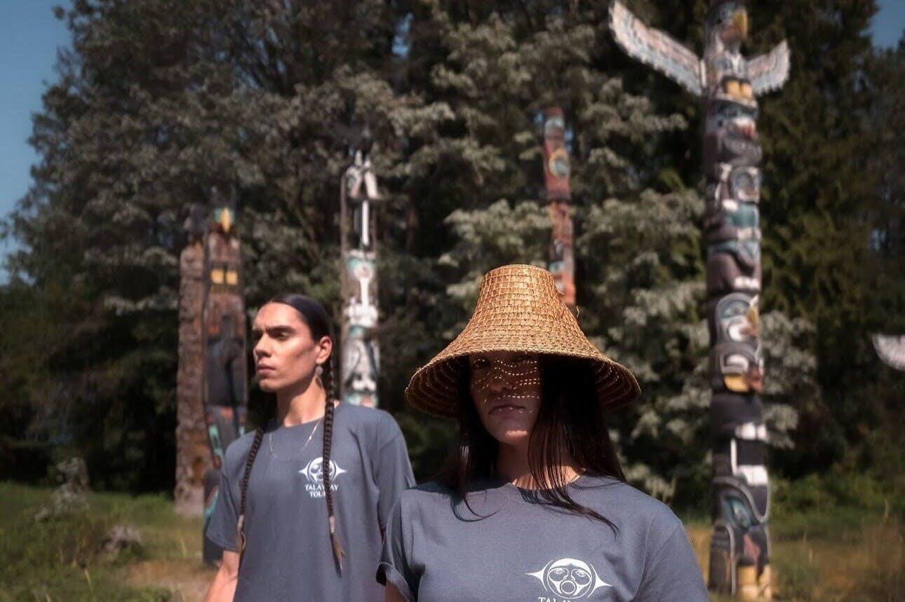 Stanley Park: Guided Totem Poles Walking Tour - Photo 1 of 4