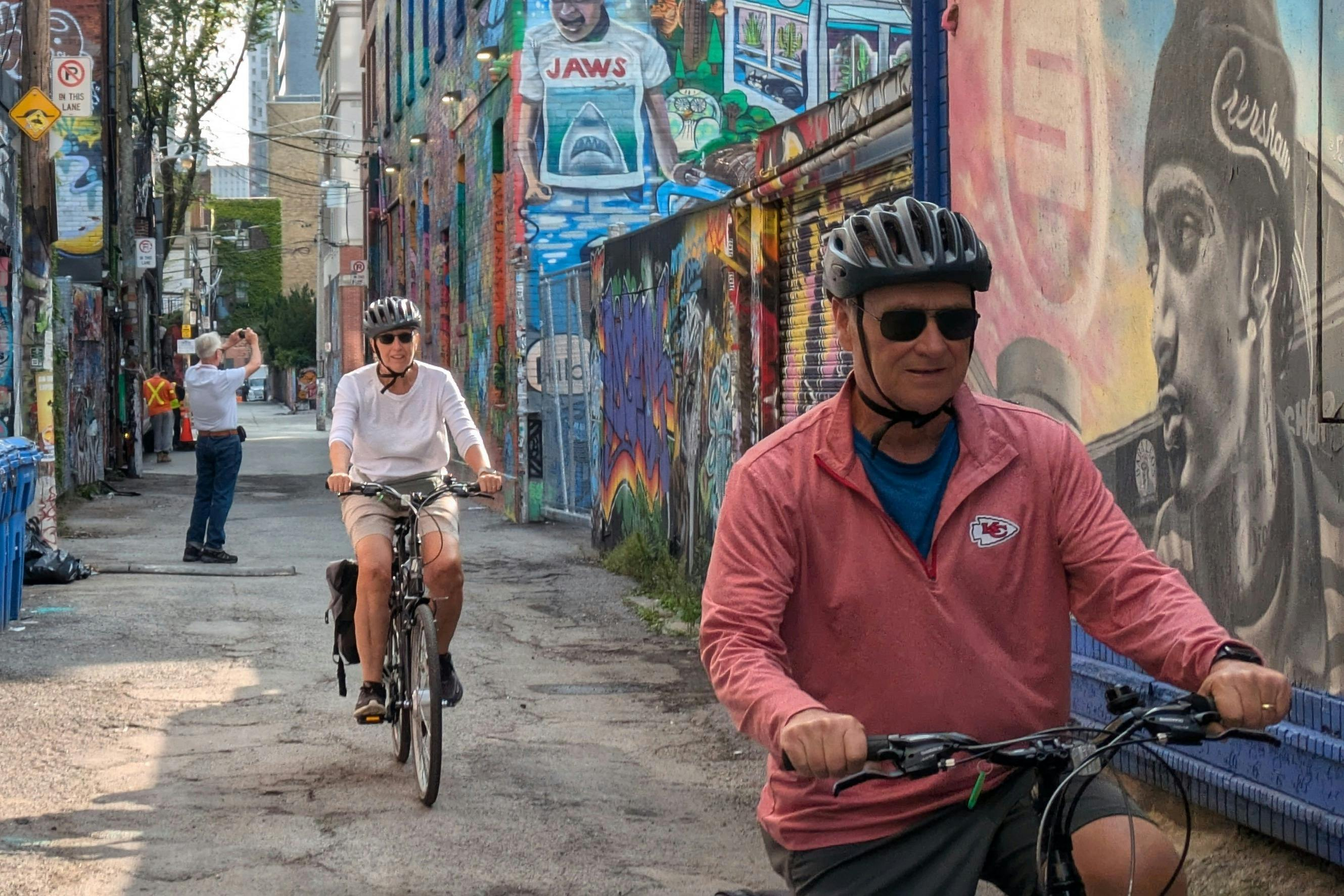 Toronto: Guided Neighbourhoods E-bike Tour - Photo 1 of 4