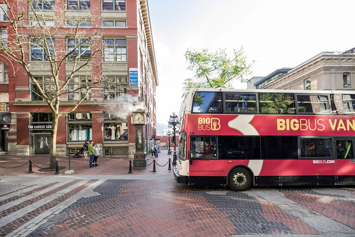 Double Decker Big Bus passing by the Steamclock