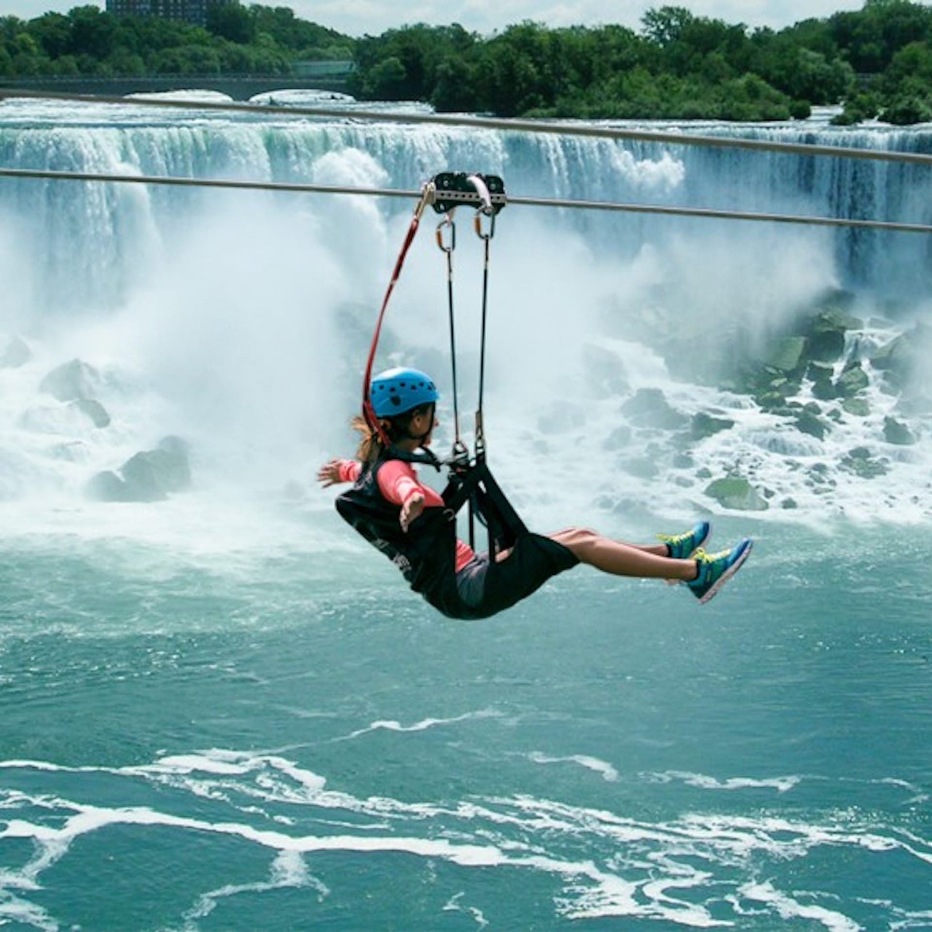 ナイアガラの滝 の WildPlay Niagara Falls: Zipline to the Falls