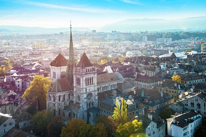 Explore stunning views of historic architecture and charming streets perfect for a leisurely stroll or an enriching journey through Zurich Geneva Interlaken and Chamonix with the 3-Day Pass.