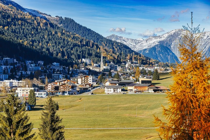 Davos Highlights: Culture, Shopping Streets & Alpine Beauty - Photo 1 of 10