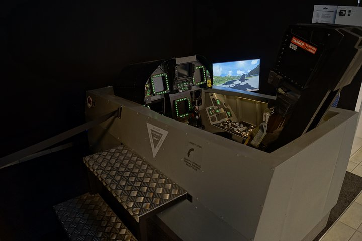 Experience precise cockpit control and lifelike visuals with the F/A-18 fighter jet flight simulator where skilled instructors guide you through an immersive flying adventure in Zurich.
