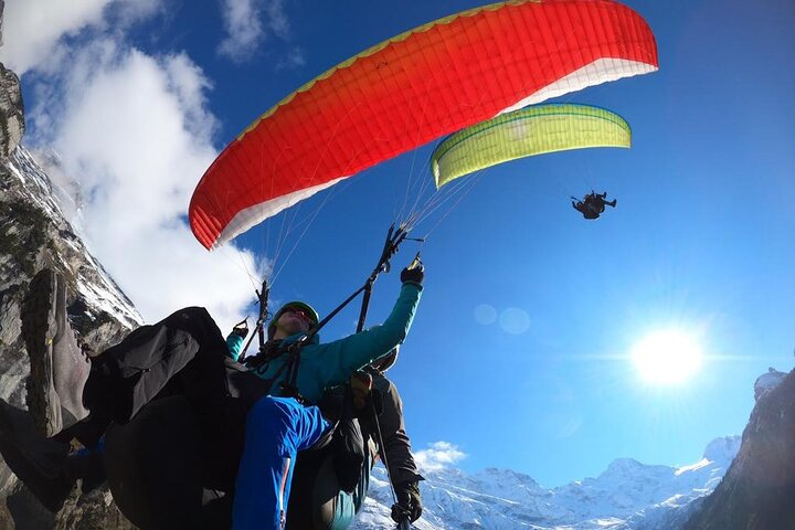 Mürren: Paragliding over the Lauterbrunnen Valley - Photo 1 of 9