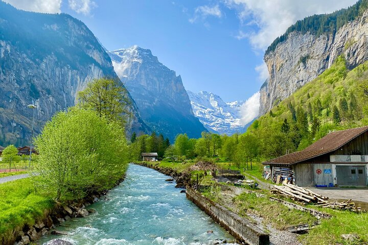 Beautiful Lauterbrunnen Valley, the valley of 72 waterfalls