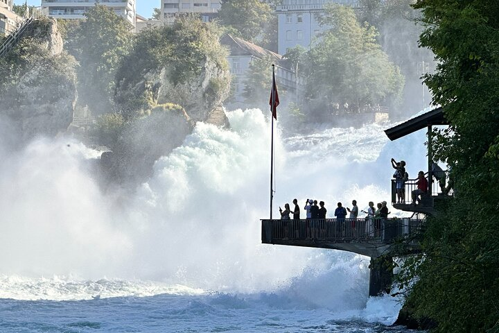Experience the power of nature at Rhine Falls Europe’s largest waterfall. Feel the mist take a boat trip and capture stunning views from a historic fortress. Unforgettable exploration awaits!