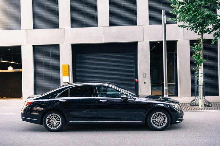 Private Transfer from Davos to Zurich Airport - Photo 1 of 8