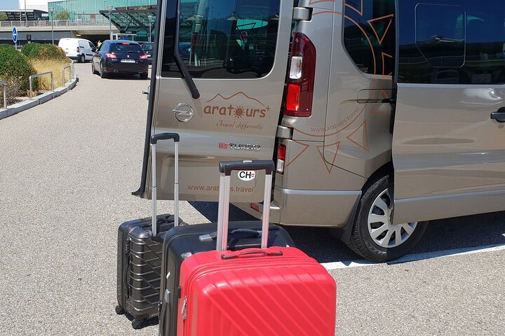 Private transfer from Lucerne to Zurich Airport - Photo 1 of 11