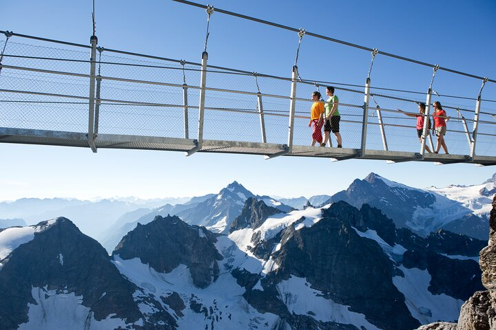 Titlis Walk Cliff