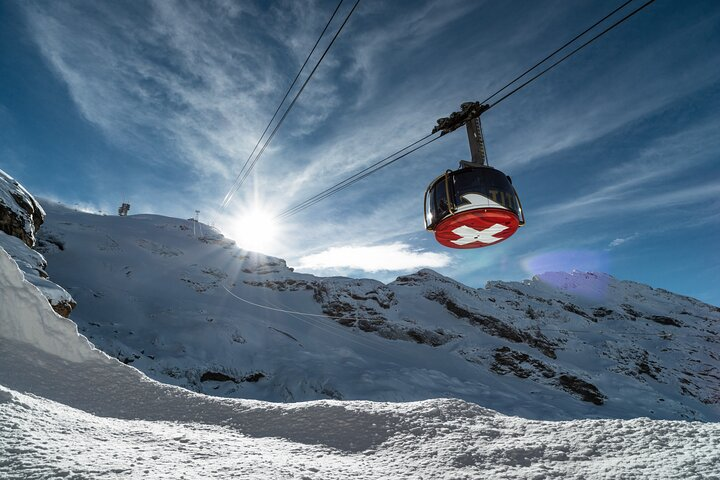 Experience the stunning ascent to Mount Titlis aboard the world’s first revolving cable car offering panoramic views of endless snow-capped peaks and an unforgettable alpine adventure year-round.