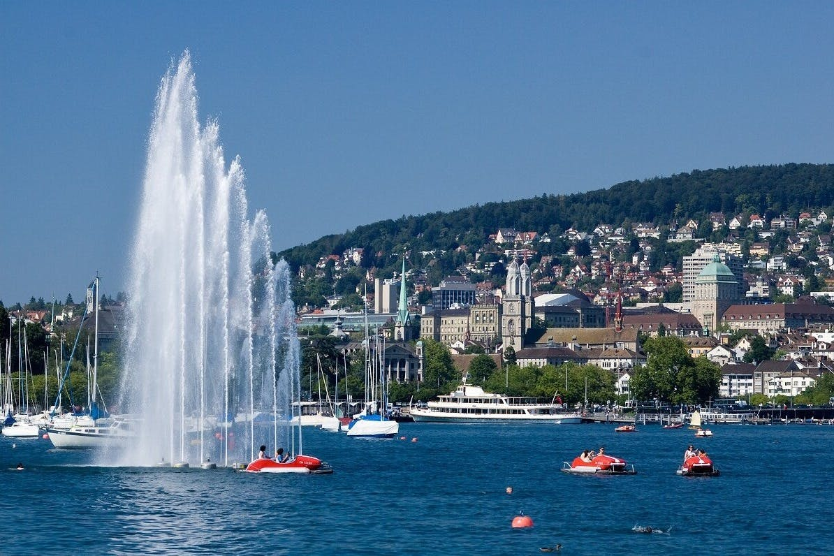 Zurich: Guided Old Town Tour + Lindt Home of Chocolate Entry + Lake Cruise - Photo 1 of 5