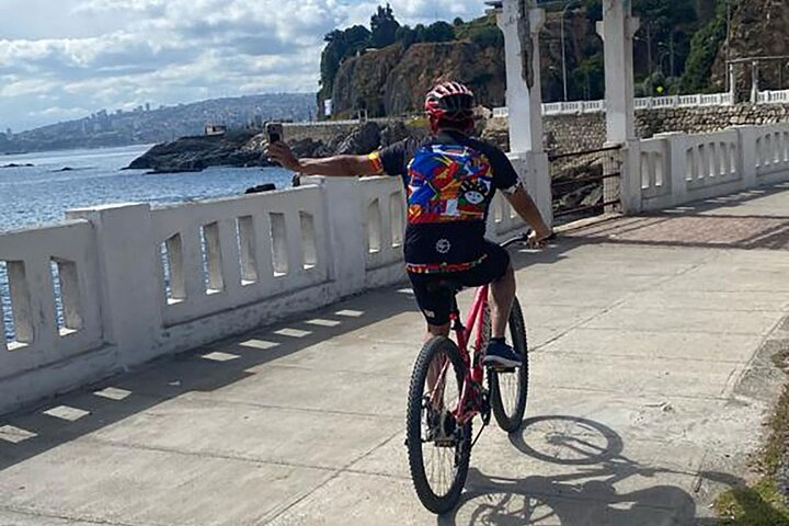 Bicycle ride along the coastal edge of Viña del Mar - Photo 1 of 12