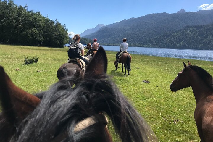 Laguna Cayutue. Patagonia trails