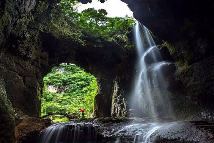 Dragon-sitting Gorge