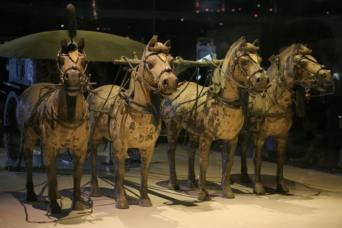 Guerreros, arqueros y caballos de terracota en el yacimiento de Xi’an.