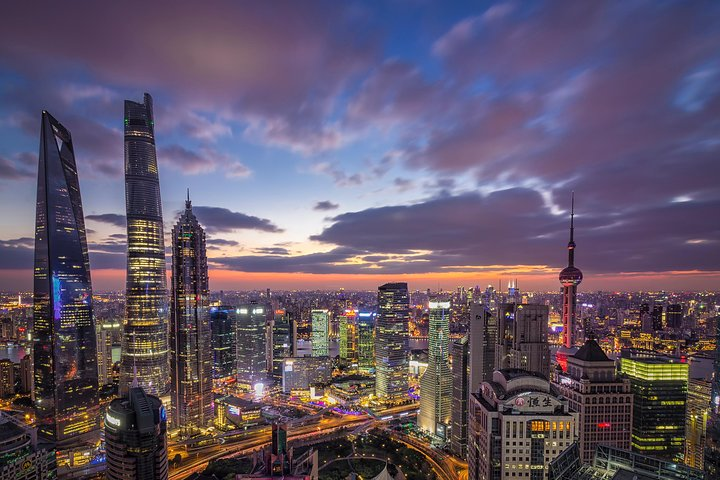 2-Hour Evening Walking Tour in Shanghai: Lookup Skycrapers With City Master - Photo 1 of 10