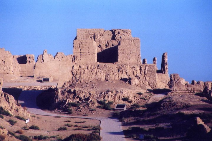 5-Night Silk Road Tour from Urumqi to Dunhuang including High-Speed Train Ticket