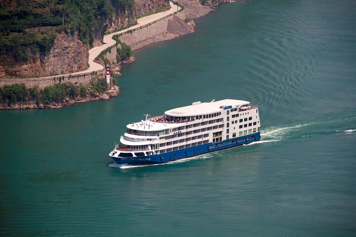 5D4N Yangtze River Cruise:Yichang to Chongqing by Yangzi Explorer - Photo 1 of 18