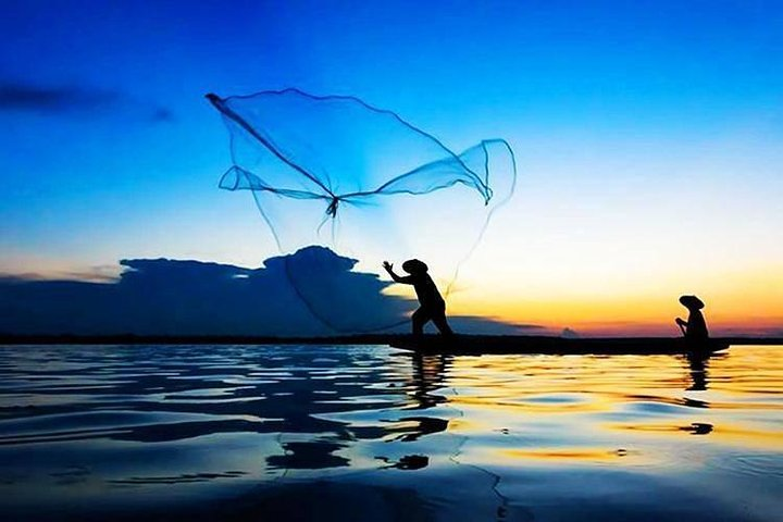 A Depth-Tour to Explore Xixi Wetland Park including Fishing experience - Photo 1 of 13