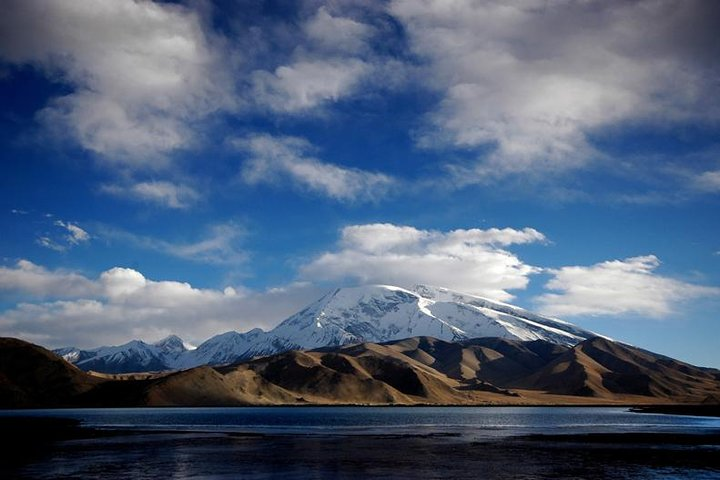 Karakul Lake