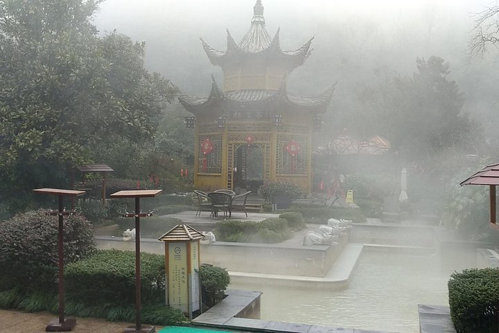 All inclusive Private night tour of Hui cuisine&Huangshan hot spring-No shopping - Photo 1 of 13