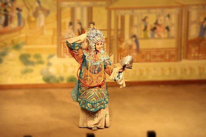 Experience the rich tradition of Chinese performance art while enjoying a delectable dinner. Witness stunning costumes and skillful acrobatics that bring ancient stories to life during your evening in Beijing.