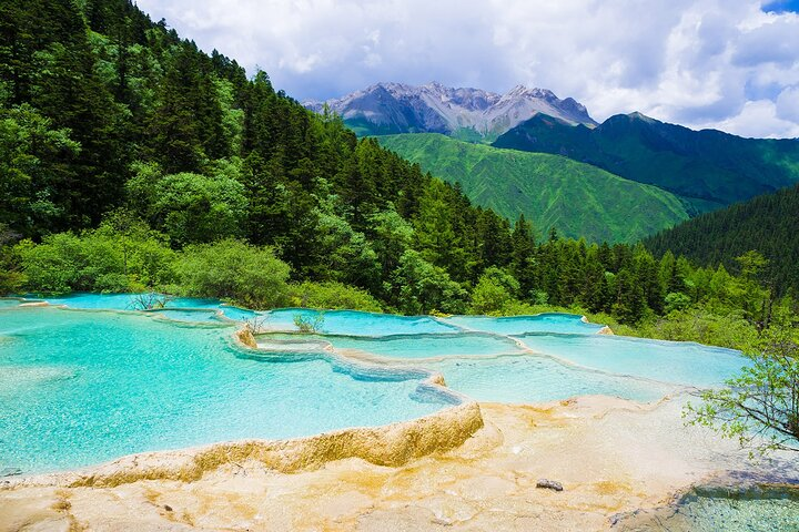 Chengdu Side Trip to Fairy Jiuzhaigou - Photo 1 of 12