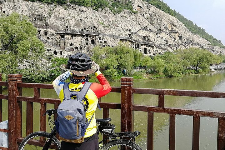 Longmen Grottoes in Luoyang
