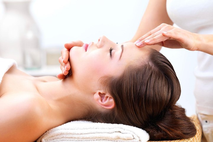 Customized Organic Facial Treatment With Skin Consultation - Photo 1 of 2
