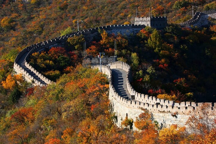 Atunmn view of the Great wall