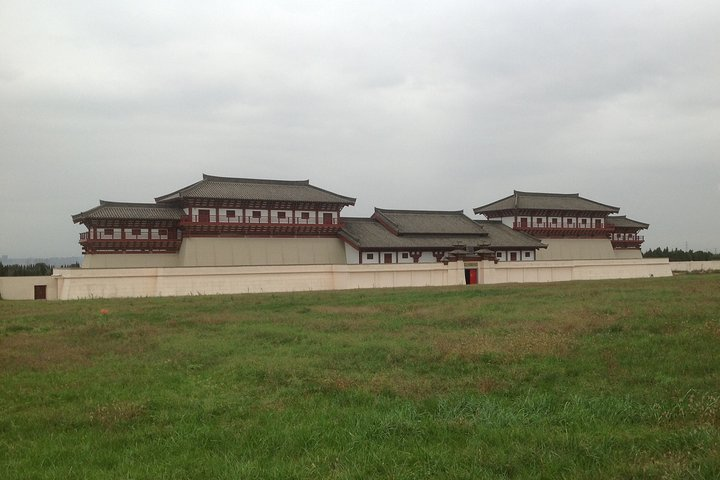 Han Yang Ling Mausoleum & Yuanjiacun Village One Day Private Tour with Lunch