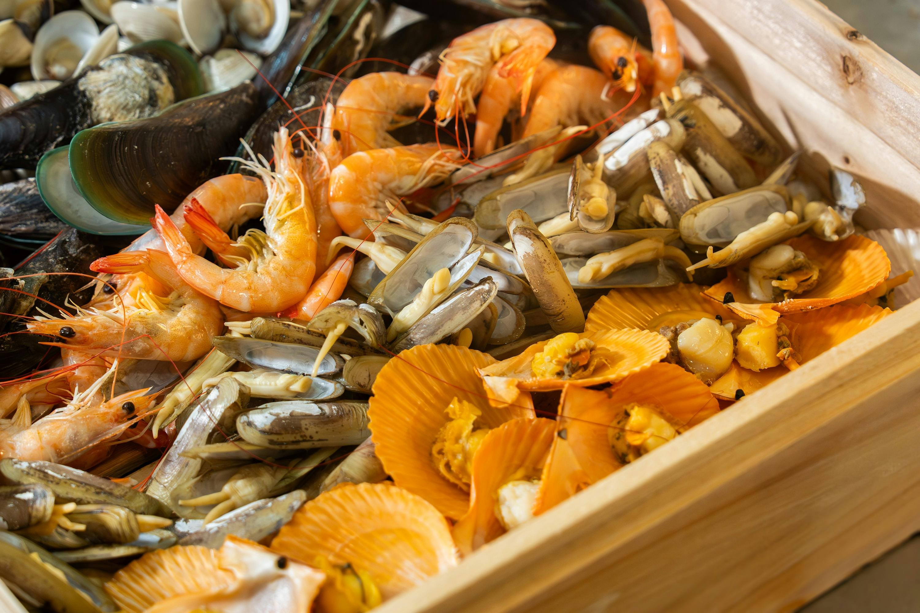 Hilton Shenzhen Futian: Up to 33% Off Buffet Dinner with Oysters & Shunde-Style Fish - Photo 1 of 14