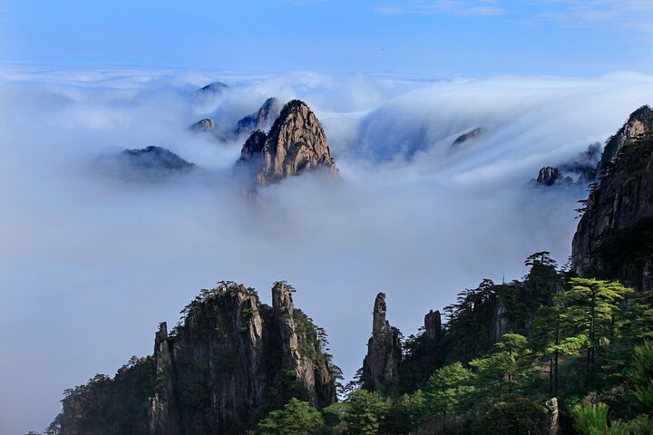 Lijiang Jade dragon snow Mountain Glacier Park show &village tour - Photo 1 of 6