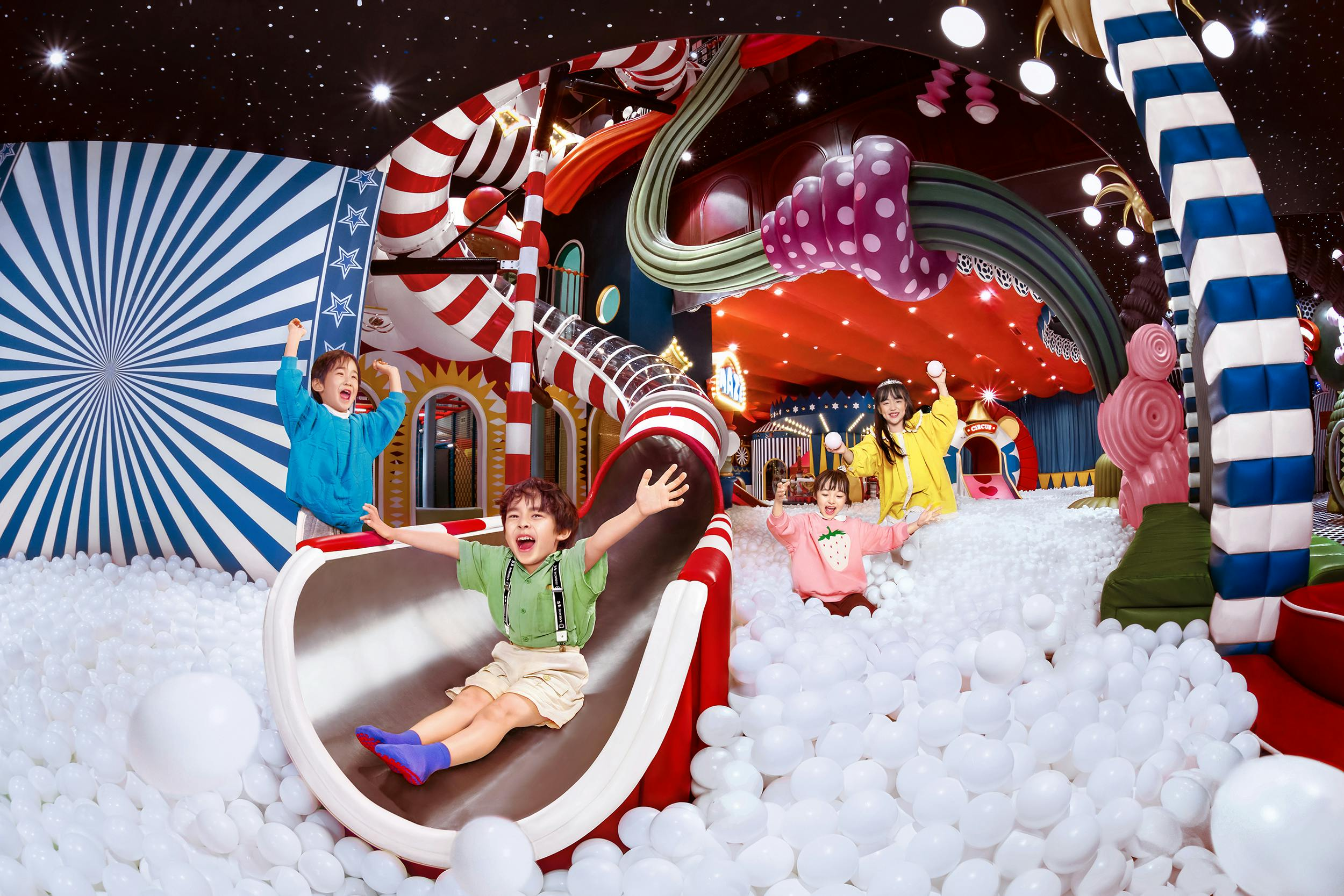 Meland Club Shenzhen: Single-Entry General Admission Ticket for 1 Adult & 1 Child - Photo 1 of 5